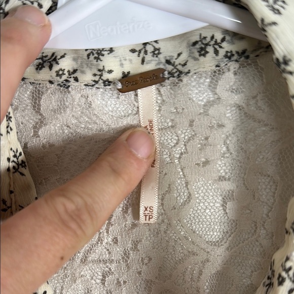 Free People Floral Lace Button-up Women's Top XS - Picture 2 of 6